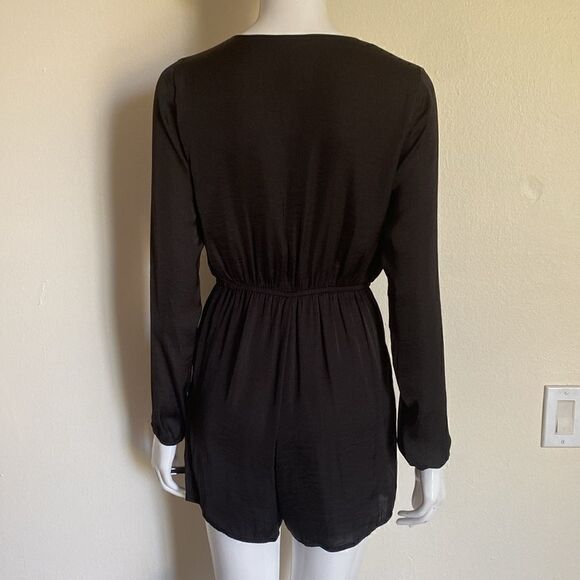 Urban Outfitters Black Satin Demy Long-Sleeve Romper Size Medium - Picture 7 of 15